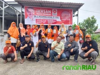 Aksi PKS Marpoyan Damai Sosialisasikan Doktor Ikhsan di Masyarakat 